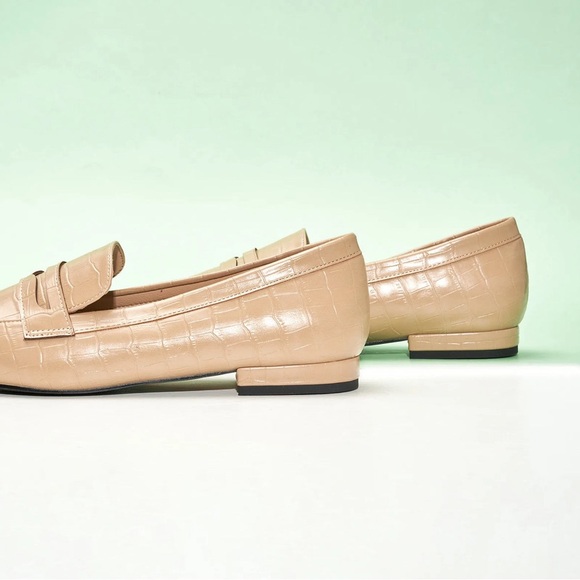 NIB C. Paravano Crocodile Pattern Tan Loafers (New in box, never worn) - Picture 3 of 4